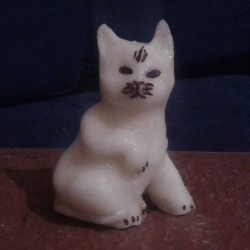 Код за нарачка ZOR0042 (Напомена: Ова е фигура не е торта!)